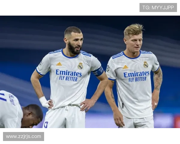 本泽马与莱万巅峰期进攻效率及关键战表现对比分析 本泽马与莱万巅峰期进攻效率及关键战表现对比分析